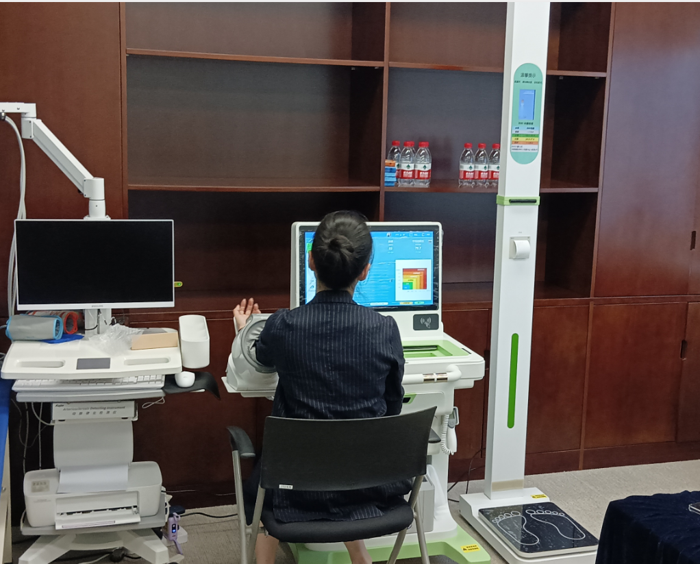 健康一体机：赋能保险服务升级的智能健康管理终端