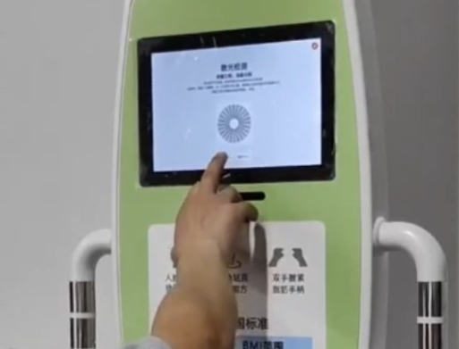 健康管理一体机实现校园健康风险自动预警
