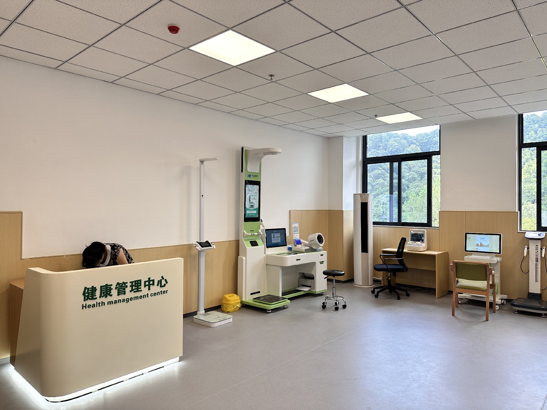 健康一体机赋能学校健康管理中心，守护青少年成长健康